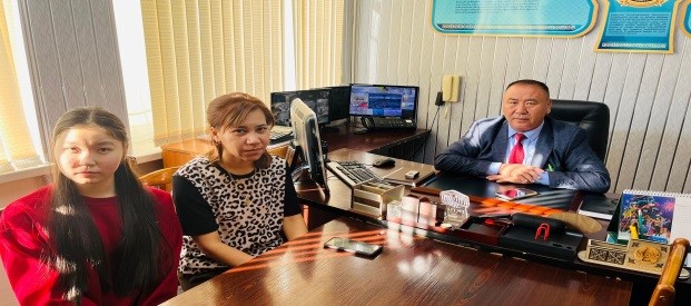Мектебіміздің 11-сынып оқушысы Қашқынбай Шапағатқа (жетекшісі: Қанибекова Индира) Астана қаласына сапарға шығар алдында лицей-интернат директоры Е.Серікбаев сәттілік тілеп шығарып салды.