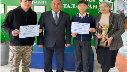  &quot;Ұшқыр ой алаңы&quot; дебат клубының жетекшісі Саттарқұлова Жайна апайымызғада ойы жүйрік, сөзге шешен шәкірттерді дайындағаны үшін алғыс білдірді!