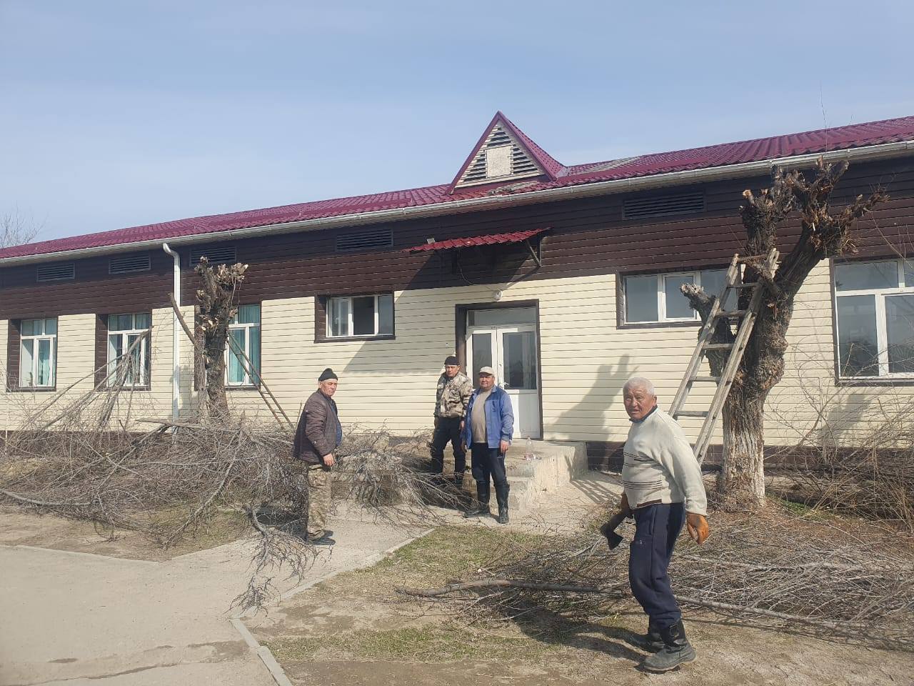 "Таза Қазақстан" жобасы аясында мектеп қызметкерлері абаттандыру және көгалдандыру жұмыстарына үлес қосты. Сонымен қатар мекемеде ішкі және сыртқы тазалық жұмыстары жүргізілді.
