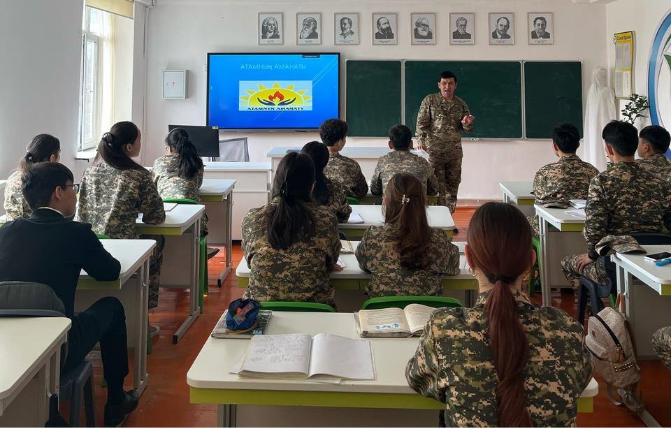 Екінші дүниежүзілік соғыс кезінде қаза тапқан және хабар ошарсыз кеткен Қазақстандық сарбаздарды жүйелі мұрағаттық іздестіружәне даналық іздестірумен айналысатын "Atamnyn Amanaty" ҚР Қазақстандағы жалғыз ұйымның жұмысы бойынша сабақ өткізді