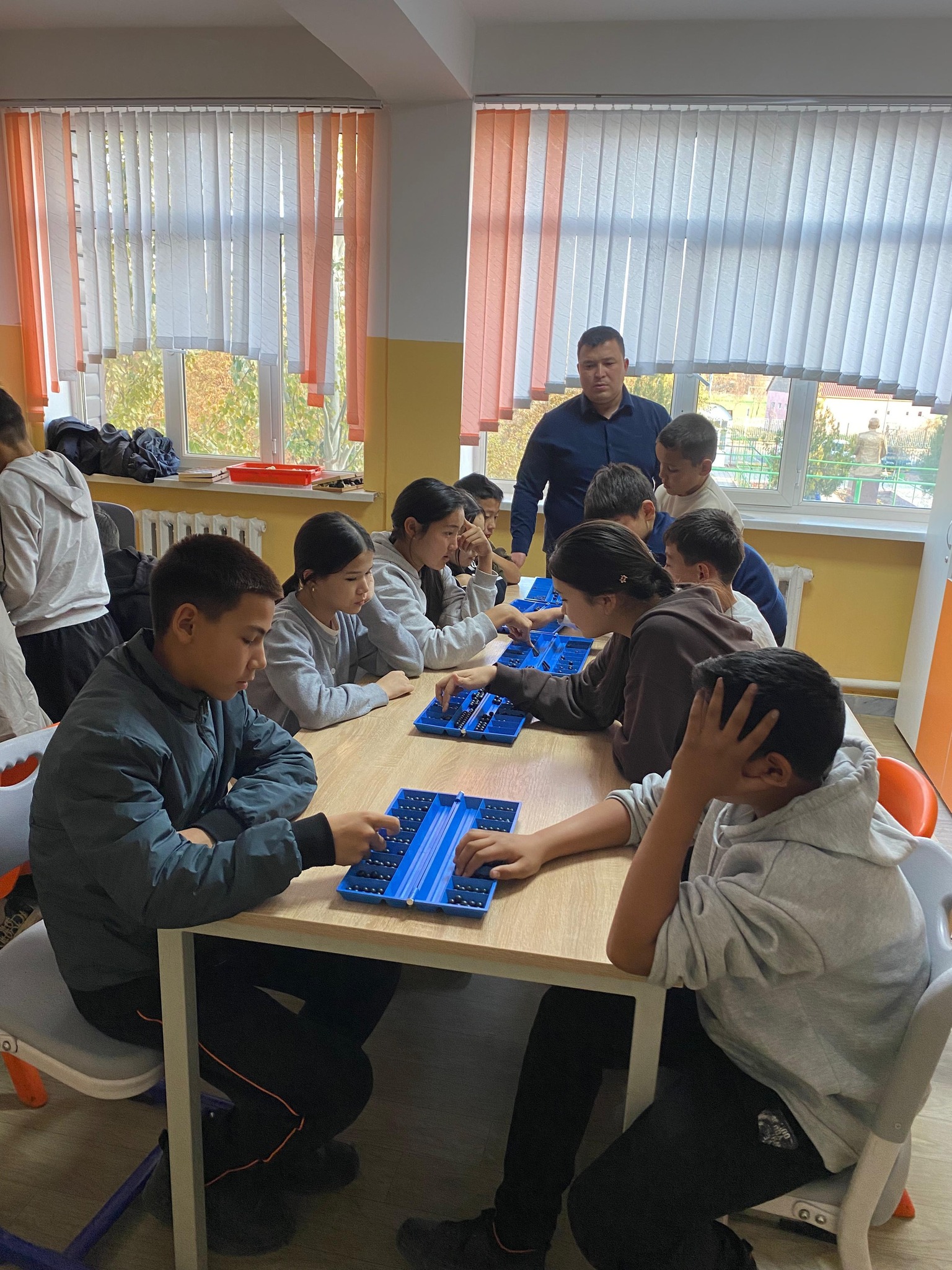 Бүгін мектебімізде өткен тоғызқұмалақ үйірмесі ерекше белсенді өтті