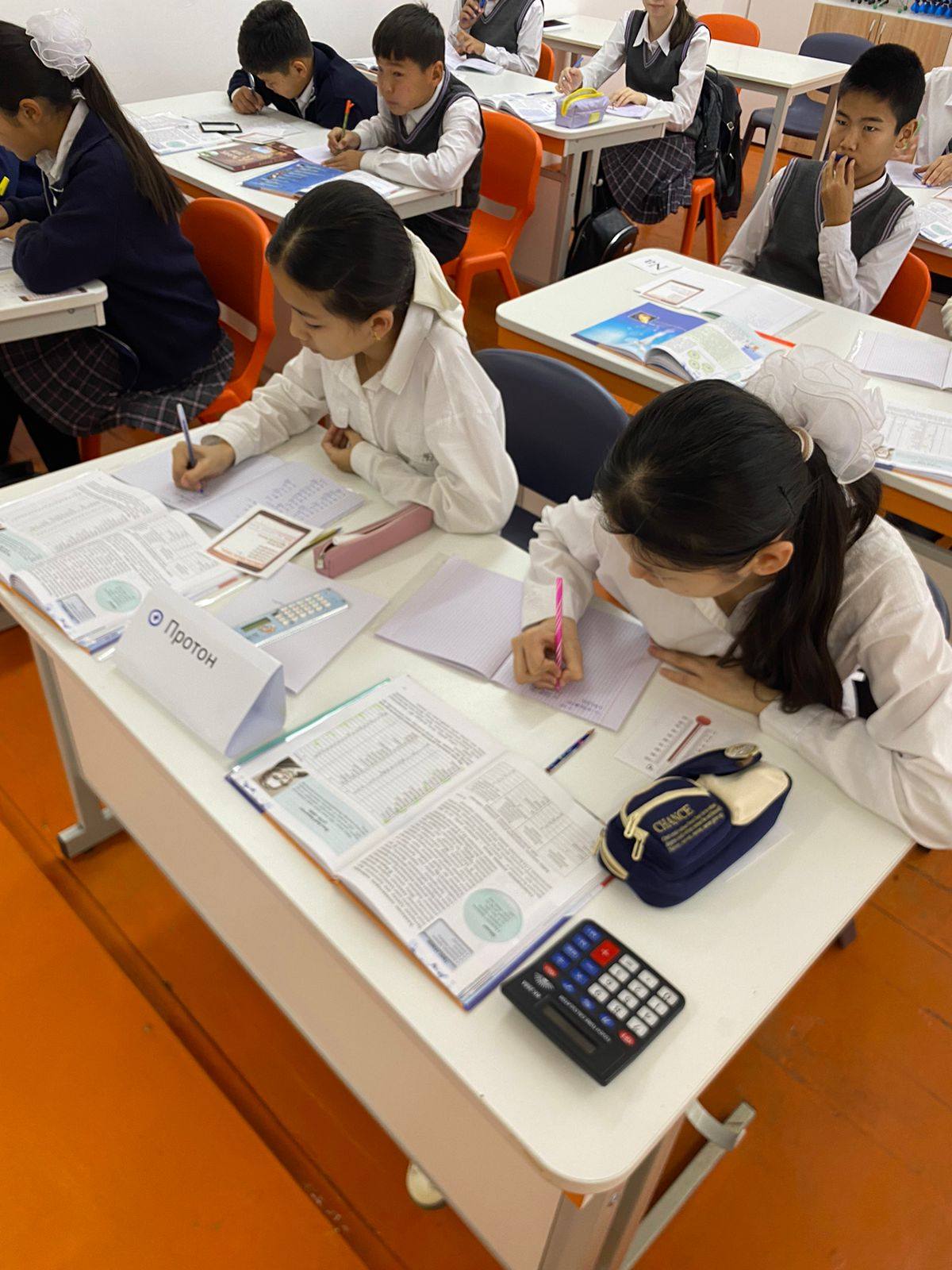 Атом құрамы мен құрылысы” тақырыбына химия пәнінен ашық сабақ