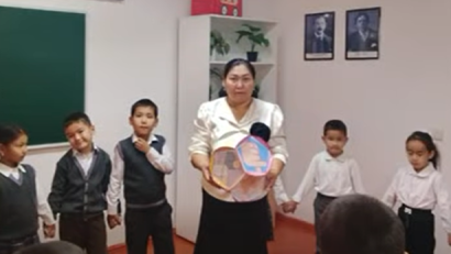 «Адал азамат» біртұтас тәрбие бағдарламасы аясында «ДосболLIKE: достық қолын ұсын!» республикалық акциясы шеңберінде Ө. Жәнібеков атындағы ,№4 лицей - интернатының "Көркем жазу" үйірме жетекшісі : П.К.Әуелбек 1-сынып оқушылары арасында тренинг өткізілді.