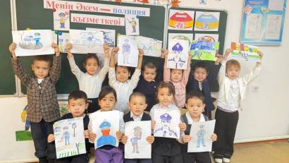 Мектебімізде 2026 жылғы 23 қаңтар күні «Менің әкем – полиция қызметкері» тақырыбында сурет көрмесі ұйымдастырылды.