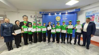 "Біз- салауатты өмір салтын қолдаймыз" номинациясы бойынша шығармашылық өнерімен танылғаны үшін Отырар ауданы білім бөліміне қарасты "Ө.Жәнібеков атындағы №4 лицей- интернат" КММ -сі жүлделі ІІ дәрежелі дипломмен марапатталды